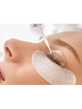 ナチュラル上品な目元にしたい