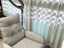 リクライニングソファーでリラックスして施術が受けられます！