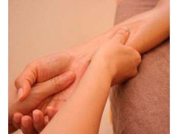 優来 神田店/指の先までしっかり流します!