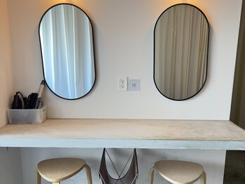 アオイ(Aoi)/ヘアアイロンなども完備