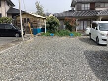 晴れる屋の雰囲気（駐車場はマンション隣の砂利の所です）