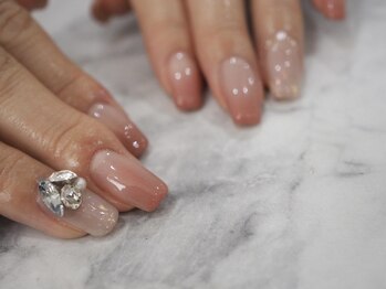 Vカットストーンで華やかに/眉毛