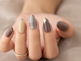 秋のブラウンチェックネイル
