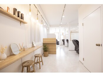 リア 亀戸店(lia)/白を基調とした落ち着いた雰囲気