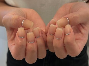 スー 表参道店(Su___)の写真/シンプルだけど少しエッジの効いたお洒落なカラーリングはSu＿＿＿にお任せ下さい♪オフィスネイルにも◎