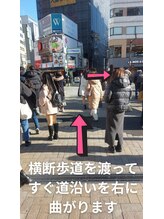 横断歩道を渡ってすぐ、道沿いを右に曲がります♪
