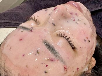 リワーズ アイラッシュ 千歳船橋店(Rewards eyelash)の写真/【美眉と美肌が同時に叶う】フェイスワックス、ハイドロジェリーマスクでうる艶卵肌へ