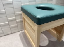 クオン(KUON)の雰囲気（国産ヒノキの無垢板の椅子を使用♪クッション座面で座り心地も◎）