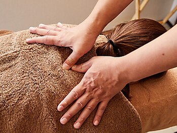 ルポアレーズ(repos a l’aise)の写真/背骨や肩甲骨の歪みを改善。骨格からアプローチして首肩こりなどの不調を整えます。