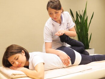 リフレッシュ 池袋西口店/伸ばしながら骨盤調整