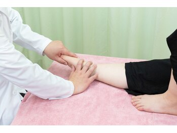 森の整体院/足のバランス調整を行います