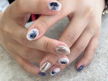 涼しげ水滴インクネイル