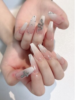 ネイルサロン エフ(ef)の写真/【長さだし＋アートし放題¥12,000】手が綺麗に見える長さ・フォルムへ♪ブライダルネイルもお任せを♪