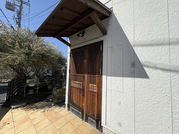 リツ(Rits)/店内入口ドア