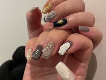 ジュイール(Jouir)/ブラウンに差し色ホワイト