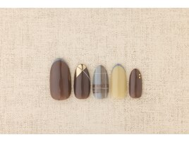 秋のブラウンチェックネイル