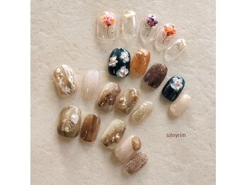 シルニー リム(Silny rim)/アシンメトリーニュアンスネイル