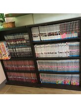 えびす整骨院/待合室には漫画がズラリ