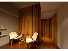 ジョイボックス リバープラス(JOYBOX Riverplus)/木の暖かな雰囲気の待合いブース