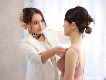 サロン デ ココフラン(Salon de CocoFran)の写真/《いつまでも自信の持てるバストへ》【お得な3回券】育乳マッサージ＋美容液導入¥26400(¥8800/1回)