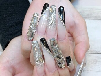 レヒネイル(LeHy nail)の写真/大人かわいいデザインからキラキラ華やかデザインまで幅広く対応♪カラーも100色以上取扱いしております★