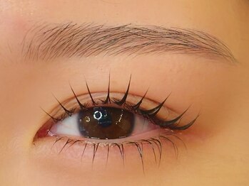 ルミエール(LUMIERU)の写真/根元からグッと立ち上げ、パッチリだけどナチュラルな目元に♪【EYEBROW★LIFT×美まつ毛パーマ¥11000】