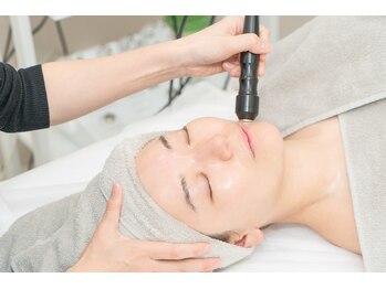 フロリール アザブジュウバン(FlorirAzabujuban)/【6】コラーゲン生成でハリ弾力