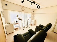 落ち着いた空間でセルフホワイトニングが可能です♪