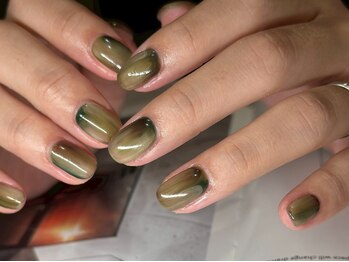 アース ネイルアンドアイラッシュ 甲府昭和店(HAIR & MAKE EARTH Nail&Eyelash)/カーキニュアンス　￥12500
