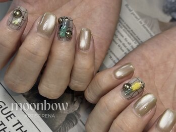 ムーンボウ(moonbow)/ちょこんと人が♪