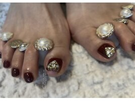 ビジューボルドーフットネイル