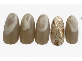 BE8　5500円（甘皮ケア込み）