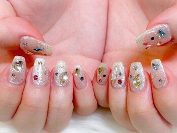 宝石ネイル
