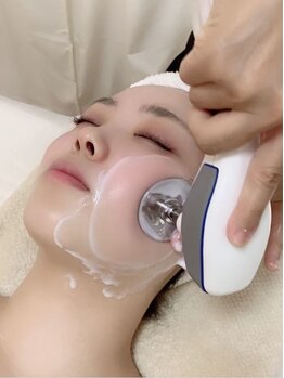クールグラシュー(couer gracieux)の写真/ほうれい線/たるみにアプローチ◎肌細胞を活性化し若々しい艶肌へと導きます!年齢と共に増えるお悩み解消♪