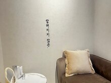 店内は韓国カフェをイメージしたとってもお洒落な空間♪お仕事帰りに休日にリラックスできる事間違い無し☆