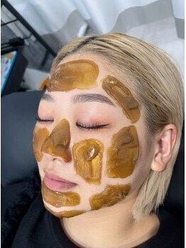 アイラッシュルーム リラ(eyelash RooM Lilas)の写真/産毛と古い角質をフェイシャルＷａｘで優しくオフ♪メイクのりが格段にUPする!
つるんとしたなめらか肌へ