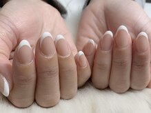 モモ(Momo)/定番白フレンチネイル