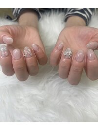 ショートネイルにパーツプラス☆