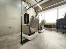 カーテンで仕切り半個室状態での施術で♪