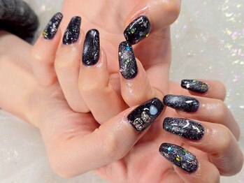 パーツが楽しめるネイル