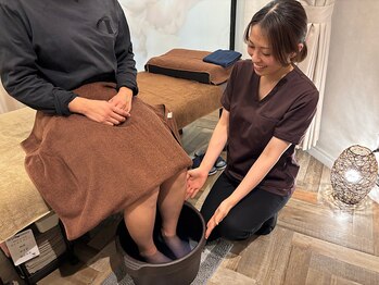 リーフ 本町店/まずはポカポカ足湯で♪