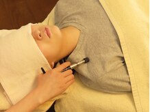 はいしま整体院の雰囲気（肩こり・首こりに関連する鎖骨のずれを確認し、矯正します。）