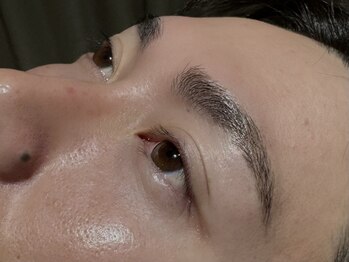 ナグ(Nagu)の写真/≪メンズ美容の最先端≫完全個室の隠れ家空間◇ずっと同価格で通いやすい！3D眉毛 メンズアイブロウ￥4700