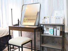 ドゥーソル 谷町四丁目店(due sole)の雰囲気（フェイシャル後にメイクをしていただくスペースもあります）