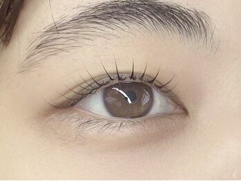 ウメ(u. m e)の写真/一人ひとりの目の形やまつ毛の生え癖に合わせて丁寧に施術◎お客様のお目元に合ったまつ毛パーマを♪