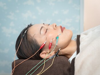 グリーンノア鍼灸院/電気を流す美容鍼