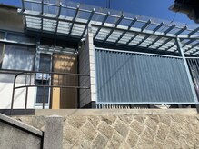 カーティシーネイルズ(curtisii NAILS)の雰囲気（水色の外観が目印！車で5分以内にお洒落なランチやカフェ多数♪）