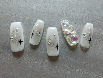 ネイリシャス(NAILICIOUS)/グレーチークのキラキラネイル