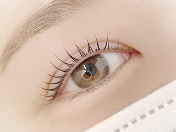 ジュウプラス バイ ママジェンヌ(10+by mamAsIenne)の写真/【目元は人それぞれ違うからこそあなたに合ったパ-マを◎】100種類のロッドからあなたに合うデザインご提案