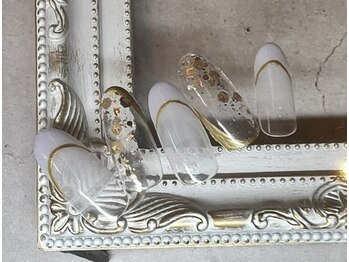 ネイルアンドアイラッシュスタジオ シュシュ(chouchou)/秋冬#フレンチ#キラキラNOVEL